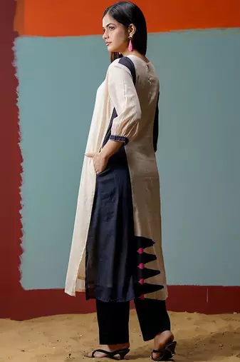 Women Printed Panelled Kurta with Trousers