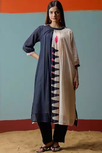 Women Printed Panelled Kurta with Trousers