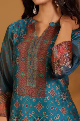 Women Ethnic Motifs Printed Regular Thread Work Chanderi Silk Kurta with Trousers & With Dupatta