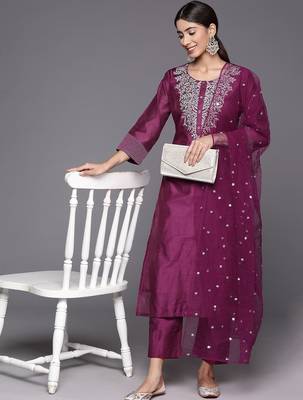 Floral Embroidered Zari Chanderi Silk Kurta with Trousers & Dupatta 8