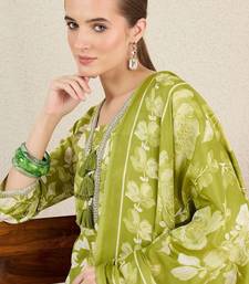 Women Floral Printed Kurta with Trousers & Dupatta