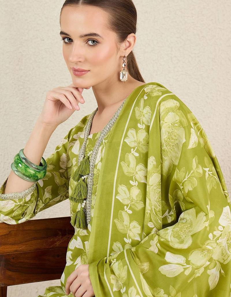Women Floral Printed Kurta with Trousers & Dupatta
