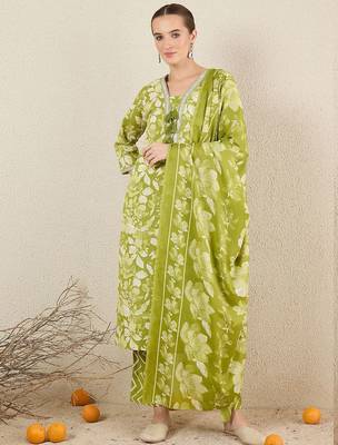 Women Floral Printed Kurta with Trousers & Dupatta 1