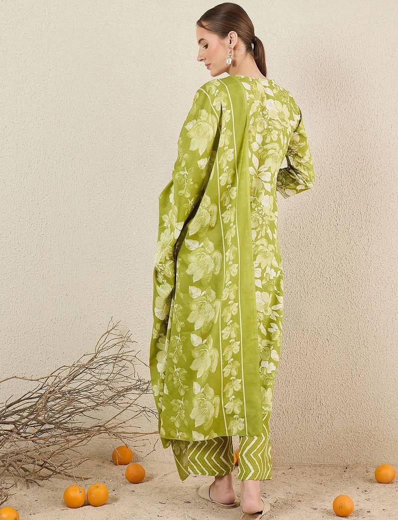 Women Floral Printed Kurta with Trousers & Dupatta