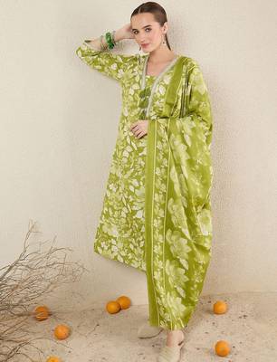 Women Floral Printed Kurta with Trousers & Dupatta 5
