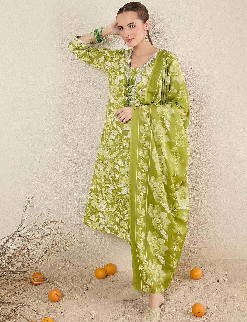 Women Floral Printed Kurta with Trousers & Dupatta