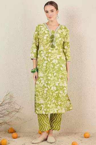 Women Floral Printed Kurta with Trousers & Dupatta