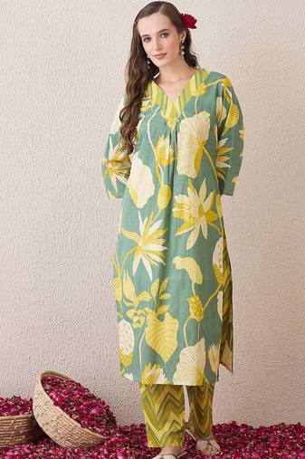 Women Floral Printed Cotton Kurta with Trousers