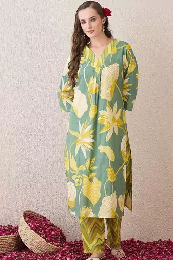 Women Floral Printed Cotton Kurta with Trousers
