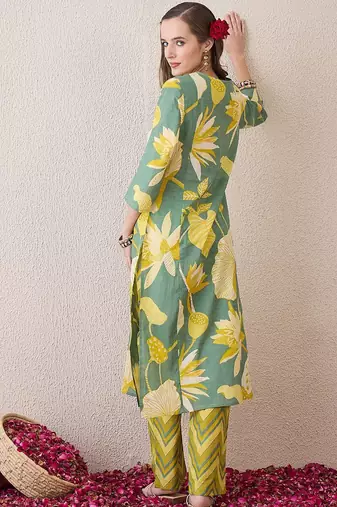 Women Floral Printed Cotton Kurta with Trousers