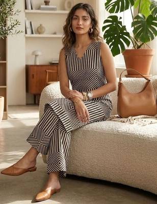 Women Printed Regular Kurta with Palazzos 2