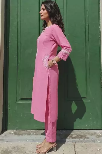 Women Ethnic Motifs Embroidered Regular Thread Work Kurta with Trousers