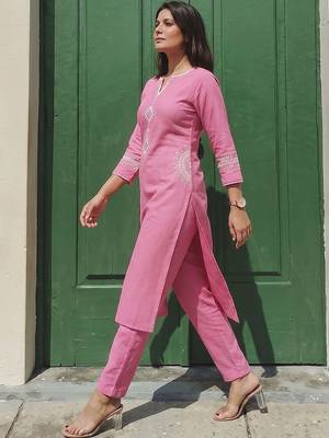 Women Ethnic Motifs Embroidered Regular Thread Work Kurta with Trousers 5