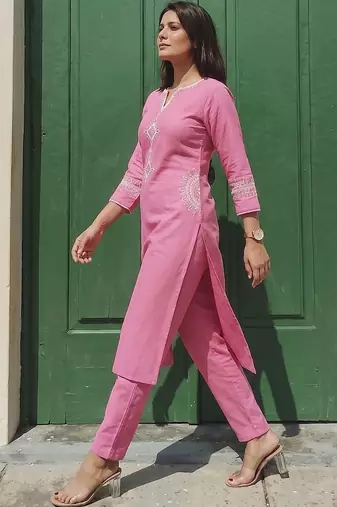 Women Ethnic Motifs Embroidered Regular Thread Work Kurta with Trousers