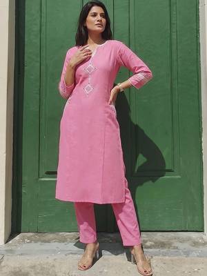 Women Ethnic Motifs Embroidered Regular Thread Work Kurta with Trousers 6