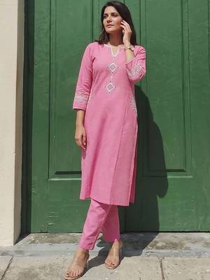 Women Ethnic Motifs Embroidered Regular Thread Work Kurta with Trousers 7