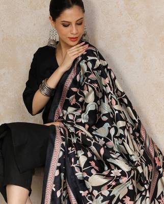 Women Regular Kurta with Trousers & With Dupatta 5