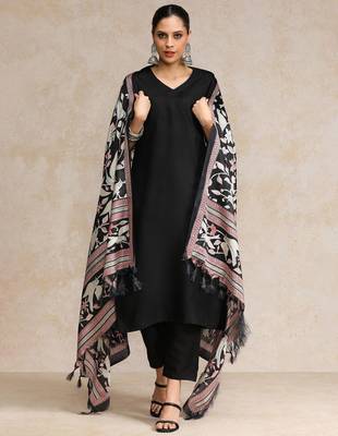 Women Regular Kurta with Trousers & With Dupatta 6