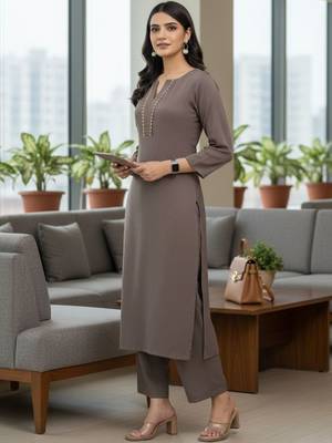 Women Regular Thread Work Silk Crepe Kurta with Trousers 5