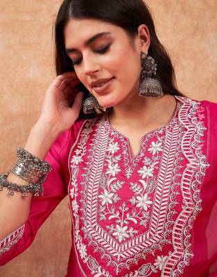Floral Embroidered Regular Thread Work Liva Kurta with Trousers & Dupatta 2