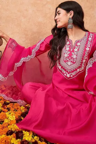 Floral Embroidered Regular Thread Work Liva Kurta with Trousers & Dupatta