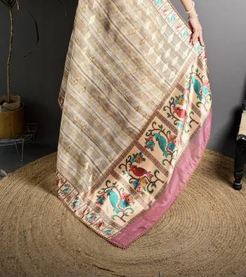 beige slub cotton blend printed saree with unstitched blouse piece. 5