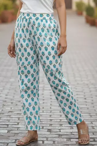 Women Floral Printed Regular  Cotton Kurta with Trousers & With Dupatta