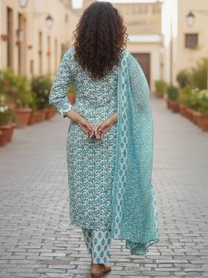 Women Floral Printed Regular Pure Cotton Kurta with Trousers & With Dupatta 5