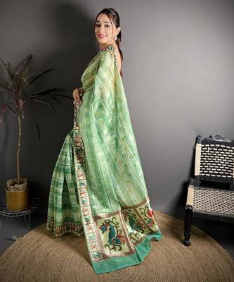 green slub cotton blend printed saree with unstitched blouse piece. 3