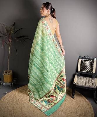 green slub cotton blend printed saree with unstitched blouse piece. 5