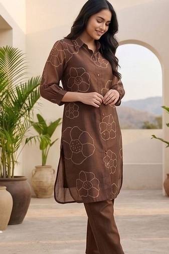 Women Floral Printed Regular Chanderi Silk Kurta with Trousers