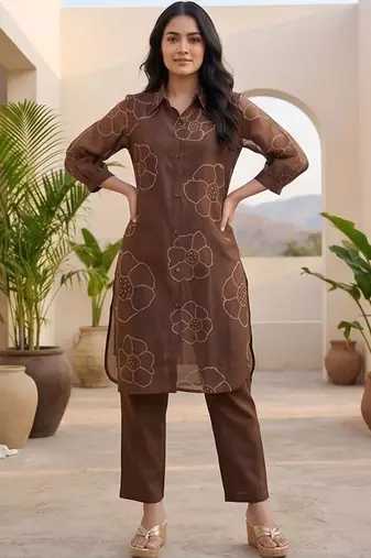Women Floral Printed Regular Chanderi Silk Kurta with Trousers