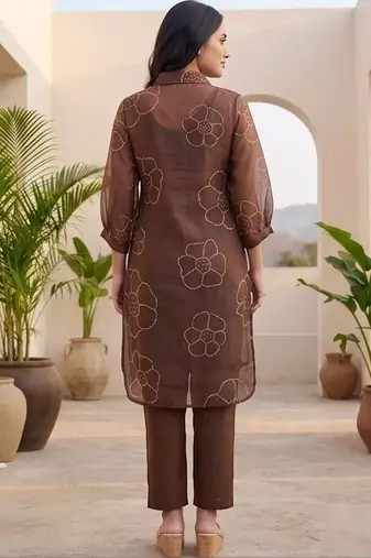 Women Floral Printed Regular Chanderi Silk Kurta with Trousers