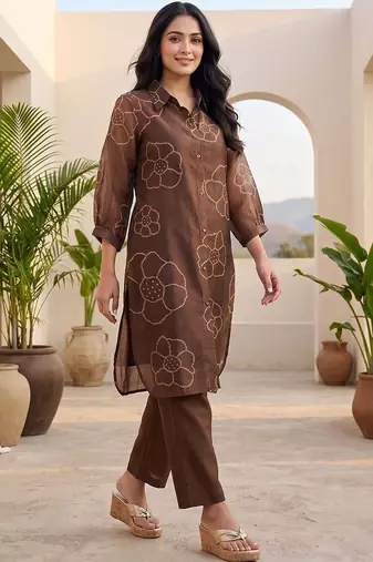 Women Floral Printed Regular Chanderi Silk Kurta with Trousers