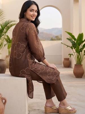 Women Floral Printed Regular Chanderi Silk Kurta with Trousers 6