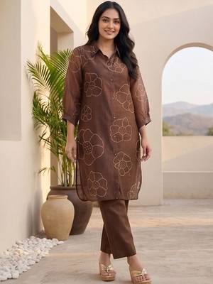 Women Floral Printed Regular Chanderi Silk Kurta with Trousers 7