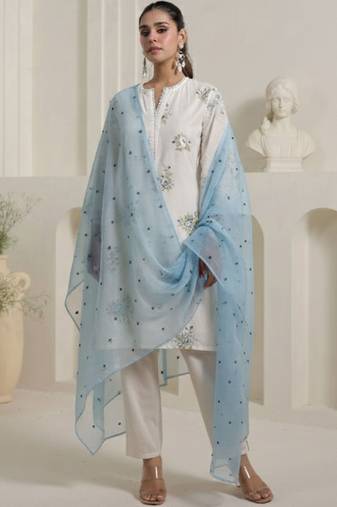 Women Floral Embroidered Regular Thread Work  Cotton Kurta with Trousers & With Dupatta