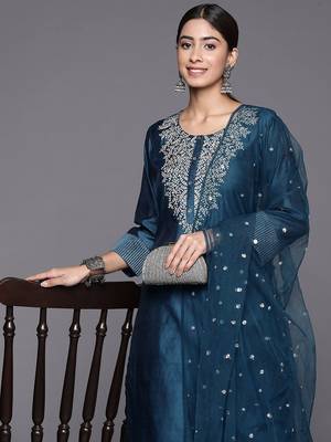 Floral zari Embroidered Chanderi Silk Kurta with Trousers & Dupatta 2
