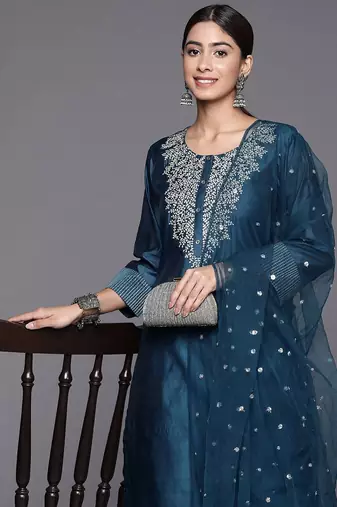 Floral zari Embroidered Chanderi Silk Kurta with Trousers & Dupatta