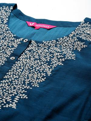 Floral zari Embroidered Chanderi Silk Kurta with Trousers & Dupatta 3