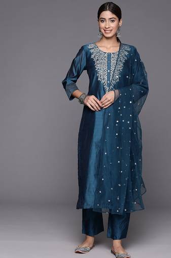 Floral zari Embroidered Chanderi Silk Kurta with Trousers & Dupatta