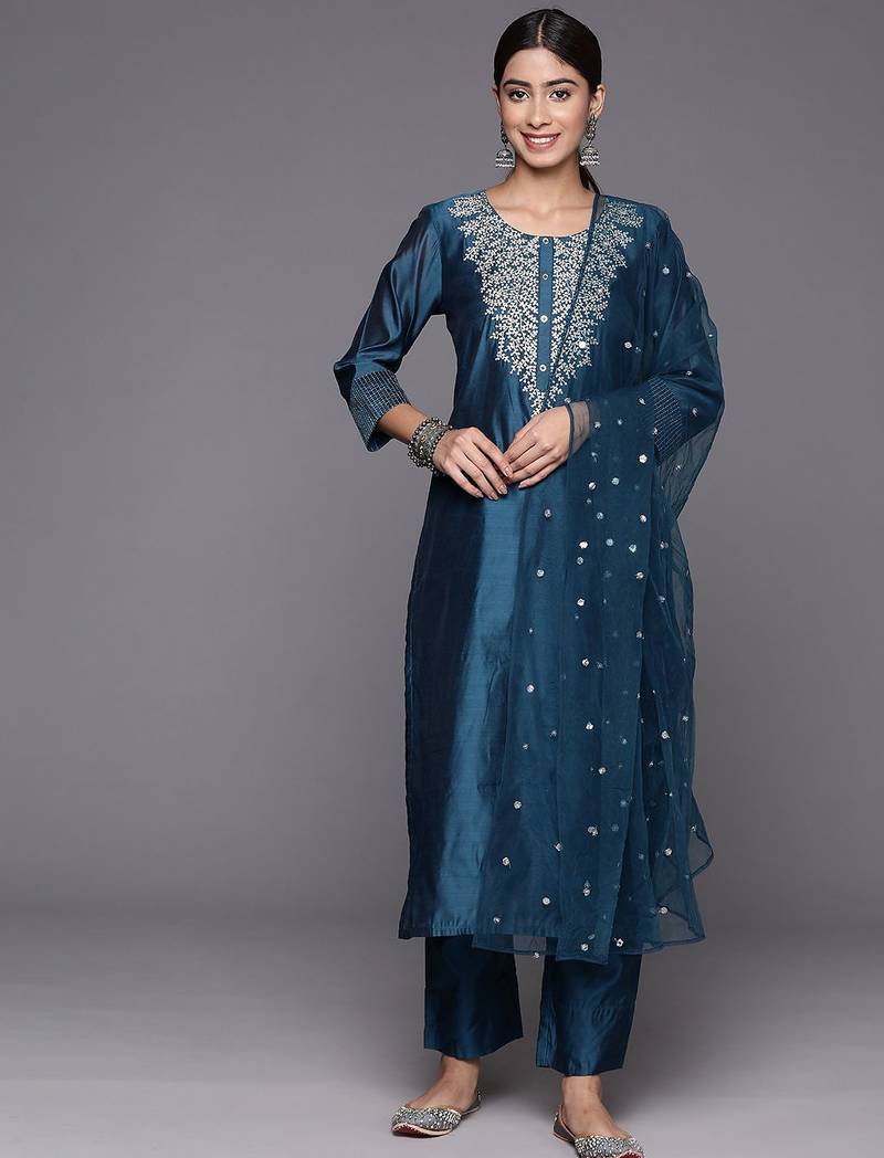 Floral zari Embroidered Chanderi Silk Kurta with Trousers & Dupatta