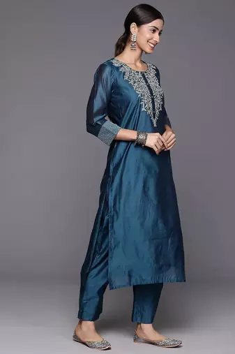 Floral zari Embroidered Chanderi Silk Kurta with Trousers & Dupatta