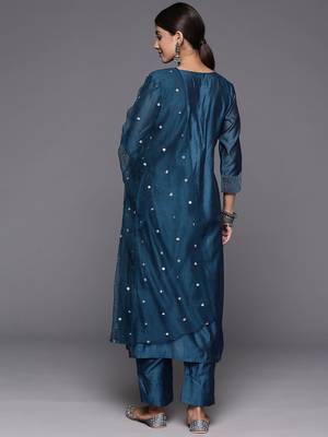 Floral zari Embroidered Chanderi Silk Kurta with Trousers & Dupatta 7