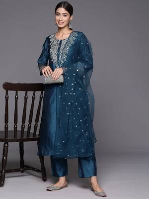 Floral zari Embroidered Chanderi Silk Kurta with Trousers & Dupatta 8