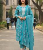Women Floral Printed Regular Thread Work  Cotton Kurta with Trousers & With Dupatta
