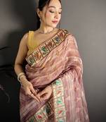 onion slub cotton blend printed saree with unstitched blouse piece.