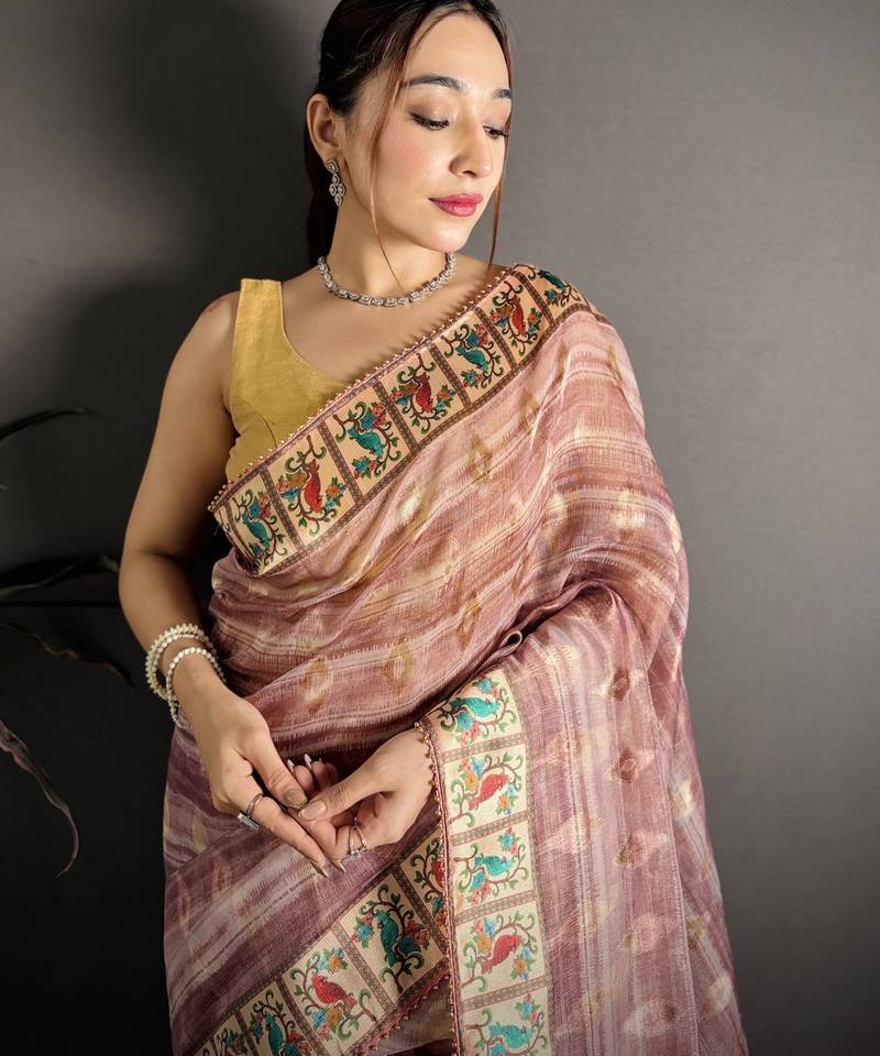 onion slub cotton blend printed saree with unstitched blouse piece.