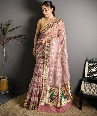 onion slub cotton blend printed saree with unstitched blouse piece. 2