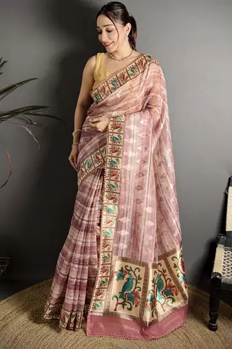 onion slub cotton blend printed saree with unstitched blouse piece.